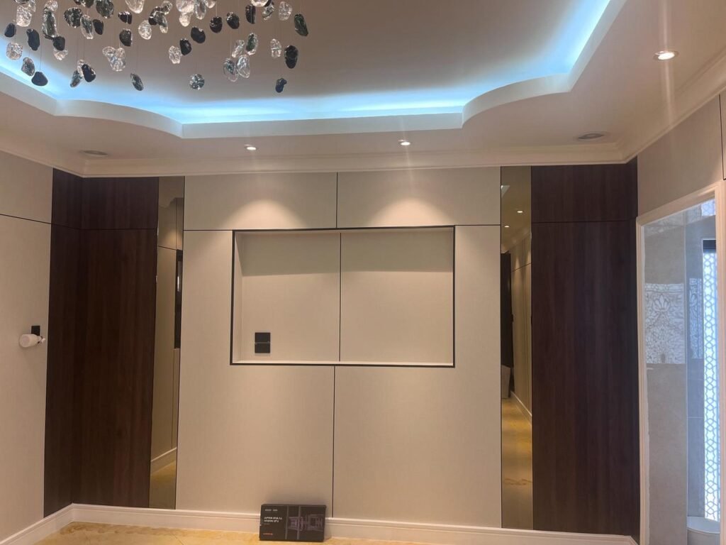 ديكور جدار بـ بديل الشيبورد العصري في الدمام.