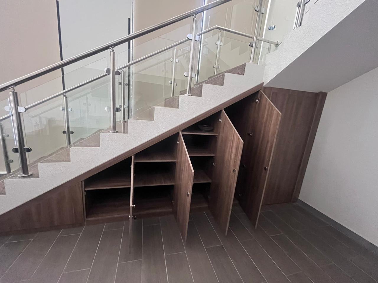 تفصيل خزائن تحت الدرج تفصيل خزائن تحت الدرج