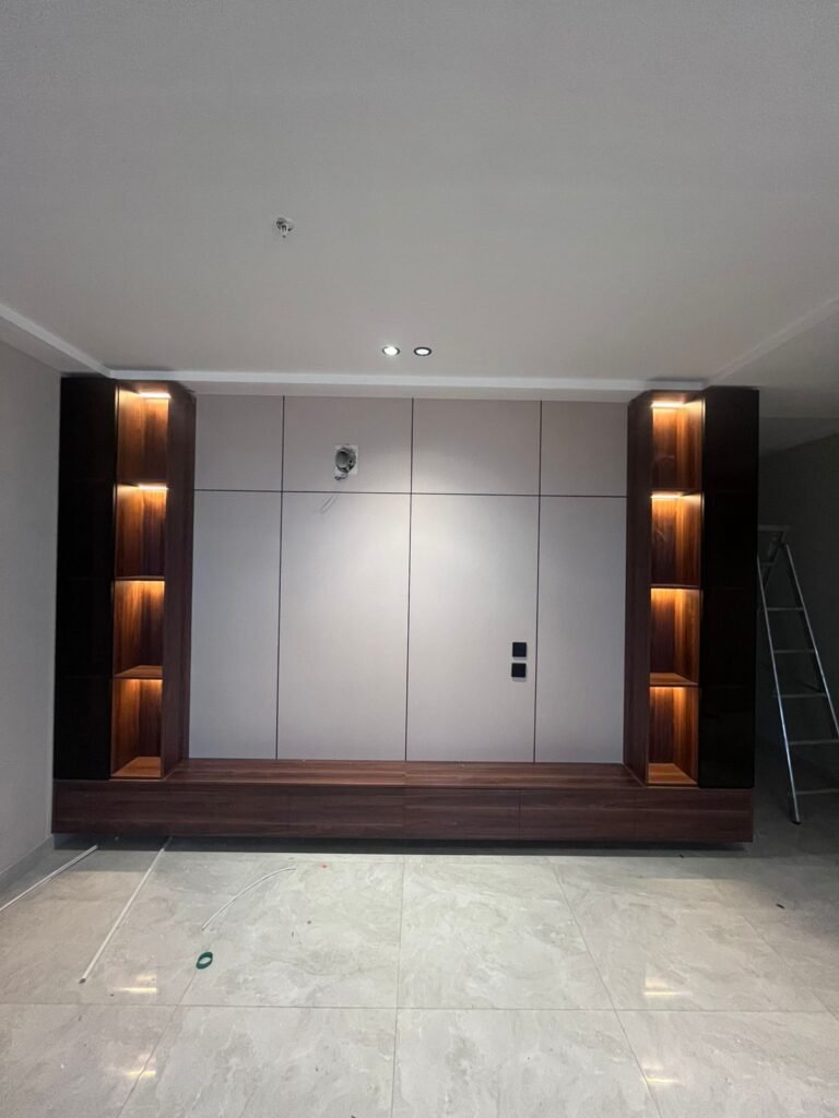 تفصيل ديكورات خشبية للجدران والمداخل في الخبر.