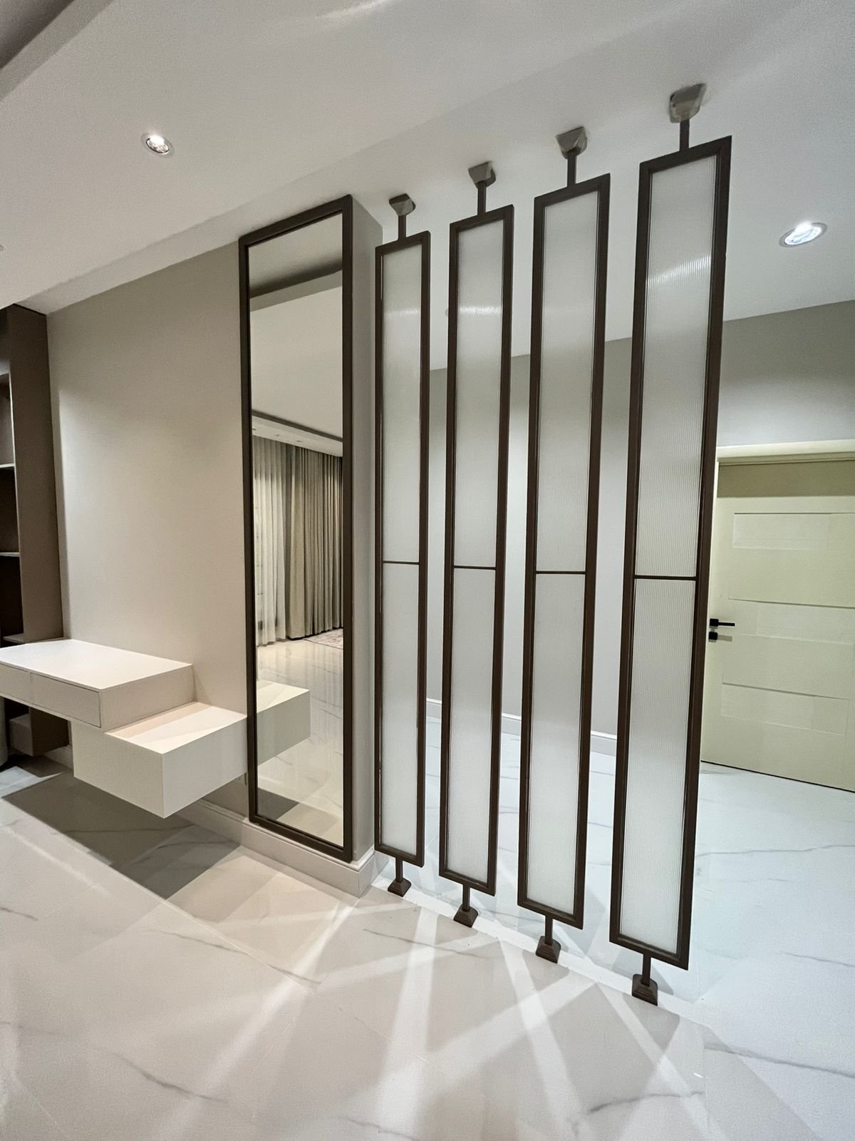 تركيب بارتشن زجاجي مكتبي في الدمام. تركيب بارتشن زجاجي مكتبي في الدمام.