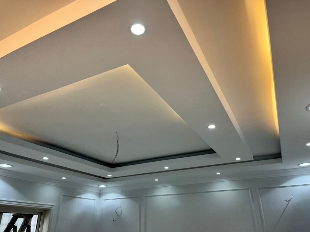 تصميم إضاءة مخفية في السقف الجبس بورد.